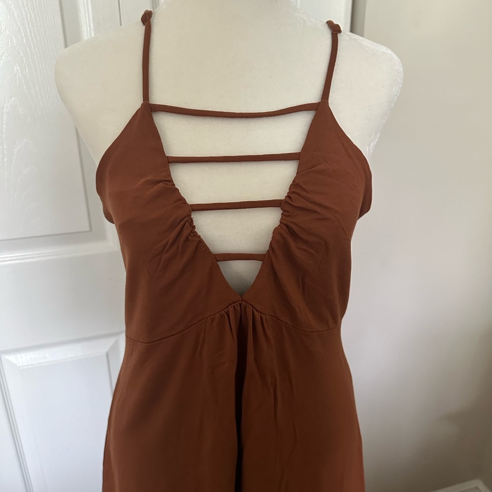 Venus no sleeve top brown clay color